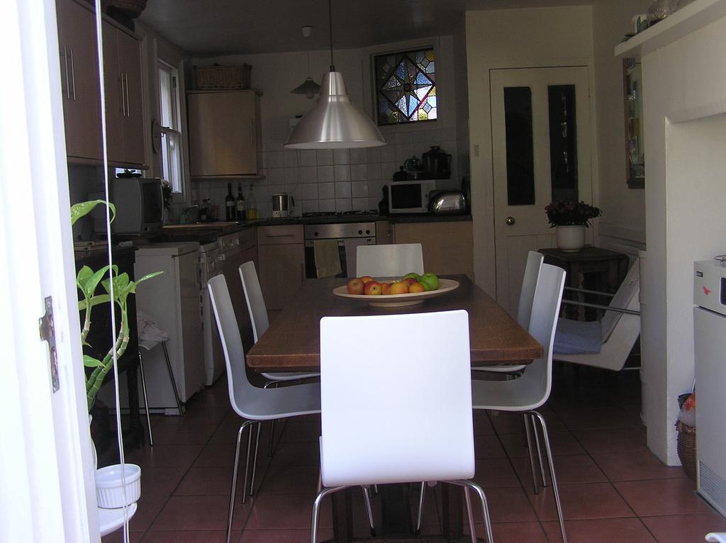Holmewood Homestay Лондон Экстерьер фото