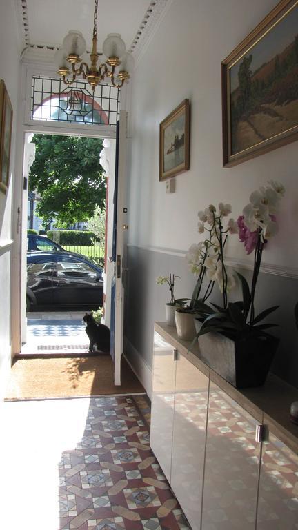 Holmewood Homestay Лондон Экстерьер фото